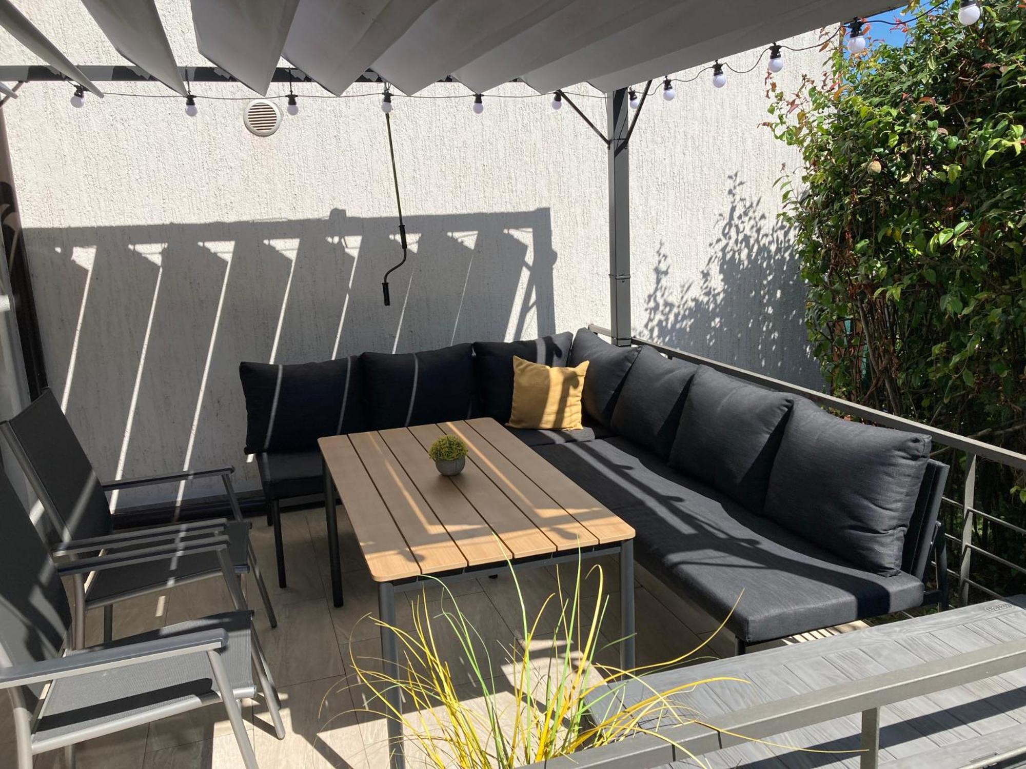 Apartman Sonas With Free Private Parking 카를로바츠 외부 사진