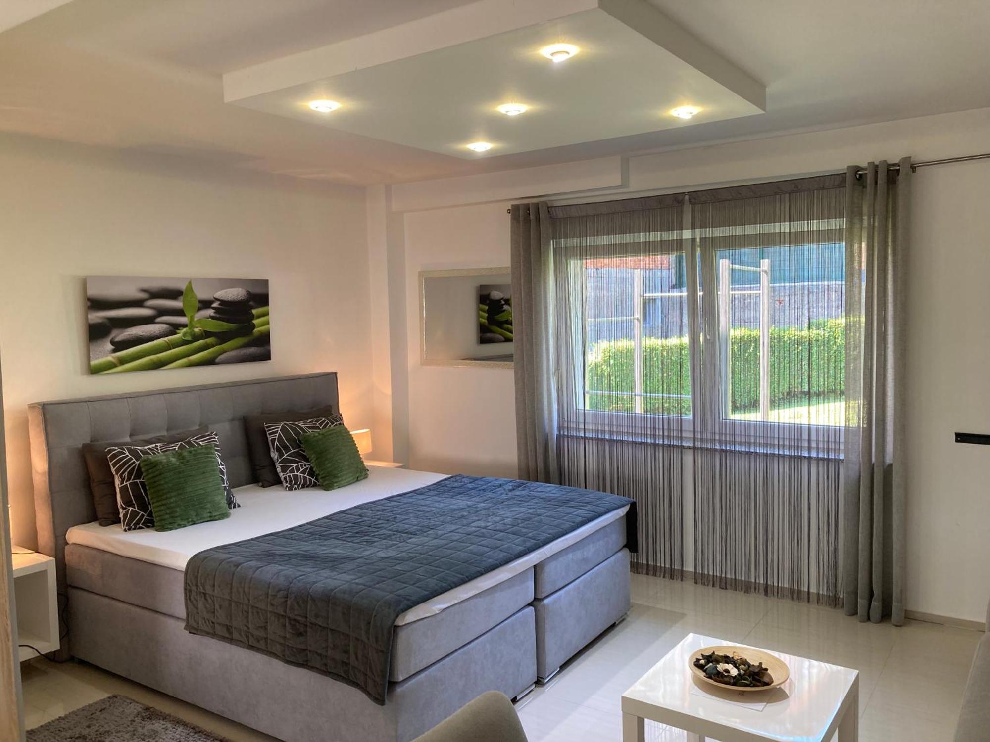 Apartman Sonas With Free Private Parking 카를로바츠 외부 사진
