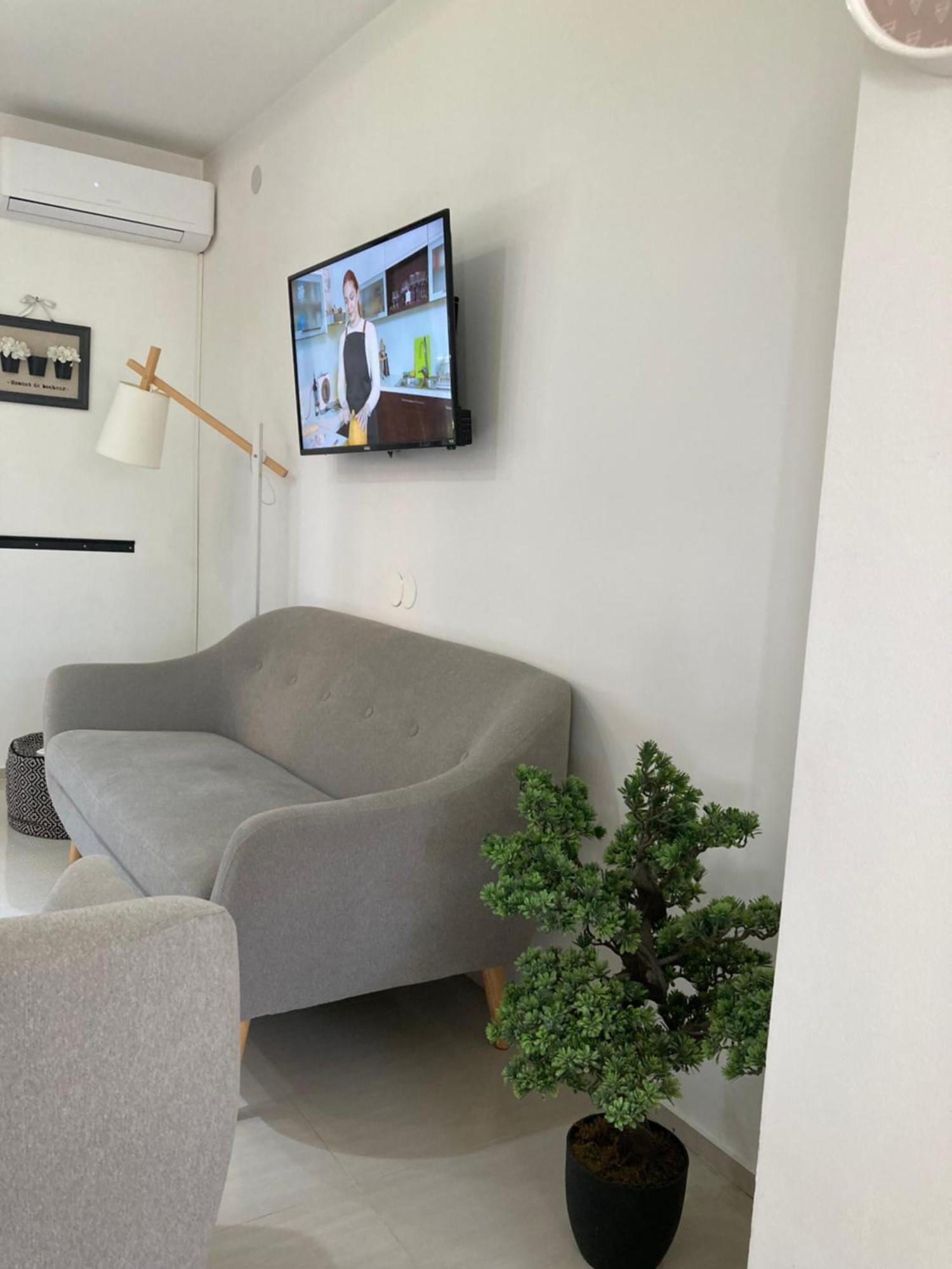 Apartman Sonas With Free Private Parking 카를로바츠 외부 사진